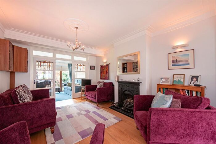 5 Bedroom Semi-Detached House For Sale In Townsend Avenue, London, N14