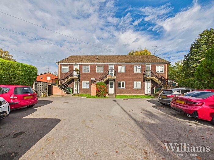 2 Bedroom Flat For Sale In Tring Road, Aylesbury, HP20