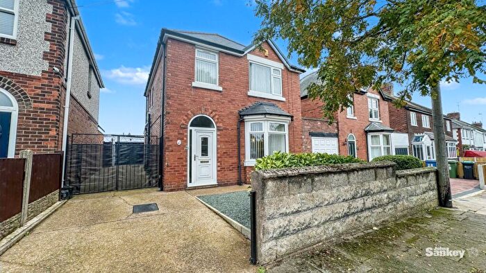 3 Bedroom Link Detached House For Sale In Perlethorpe Avenue, Mansfield, NG19