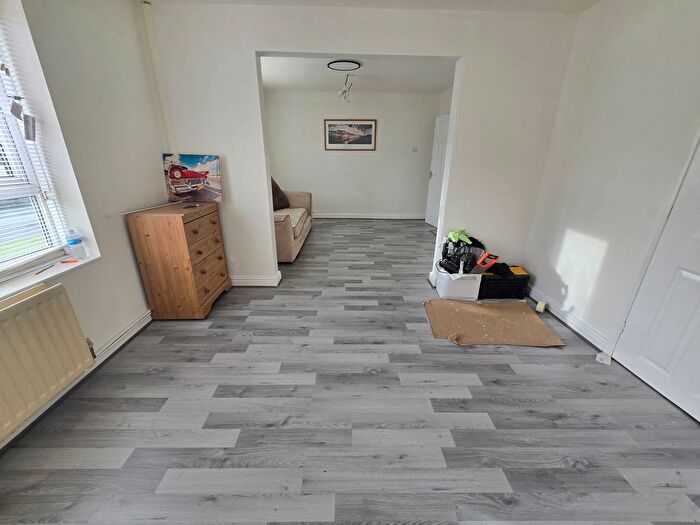 3 Bedroom Semi-Detached House To Rent In Russells Hall Road, Dudley, DY1