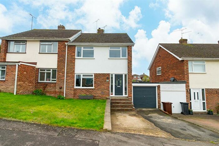 3 Bedroom Semi-Detached House For Sale In Downs View, Burham, ME1