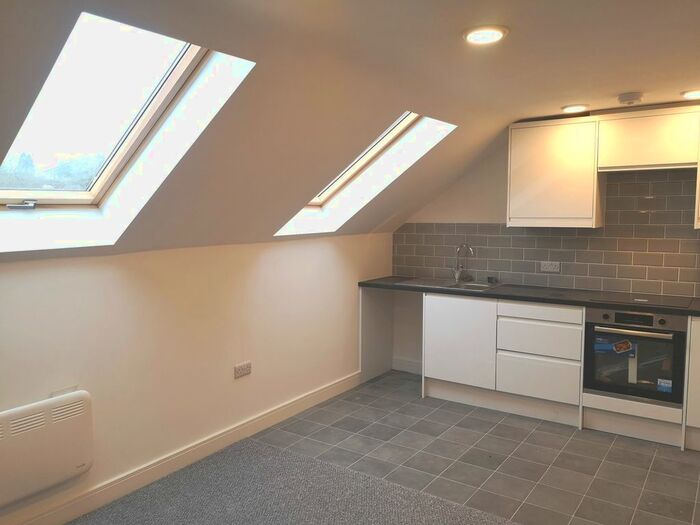 1 Bedroom Flat To Rent In Botley Road, Park Gate, SO31