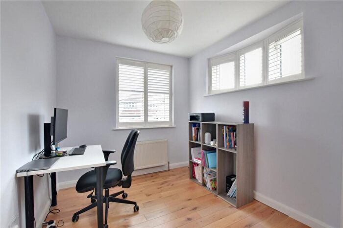 4 Bedroom Semi-Detached House For Sale In Pragnell Road, Grove Park, London, SE12