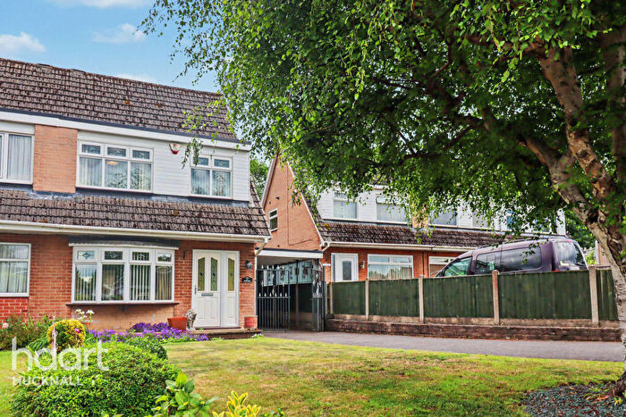 3 Bedroom Semi-Detached House For Sale In Neston Drive, Nottingham, NG6