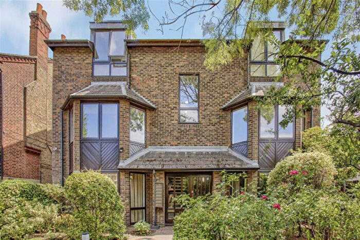 2 Bedroom Flat For Sale In Castelnau, Barnes, SW13