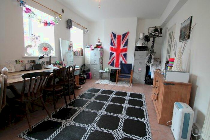 2 Bedroom Flat To Rent In Bell Green Lane, London, SE26