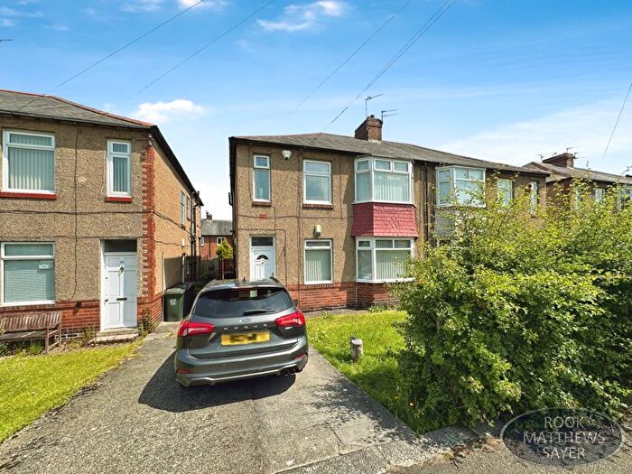 2 Bedroom Flat To Rent In Mitford Gardens, Newcastle Upon Tyne, NE13