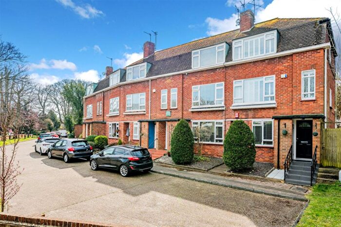2 Bedroom Maisonette To Rent In Cheyne Court, Banstead, SM7