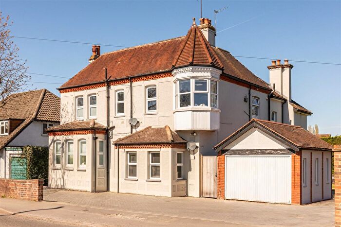 2 Bedroom Flat For Sale In Barnett Wood Lane, Ashtead, KT21