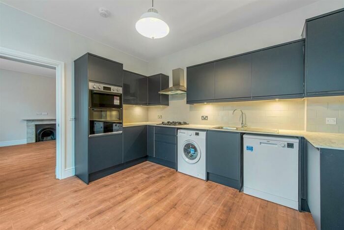 3 Bedroom Flat To Rent In Stapleton Hall Road, Stroud Green, N4