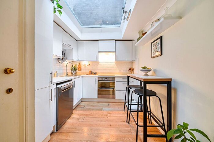 2 Bedroom Maisonette For Sale In St Georges Square, Pimlico, London, SW1V