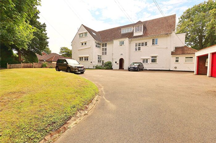 2 Bedroom Flat To Rent In Park Road, Woking, Surrey, GU22