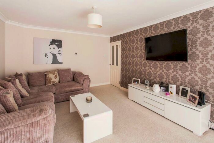 1 Bedroom Flat To Rent In California Court/belmont, SM2