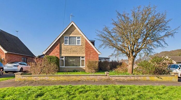 3 Bedroom Chalet For Sale In Beauvale Gardens, Peterborough, PE4