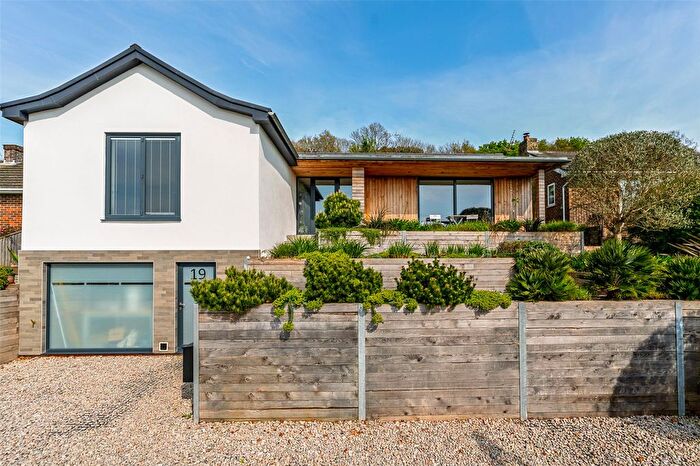 2 Bedroom Detached House For Sale In Kearsley Drive, Findon Valley, Worthing, West Sussex, BN14