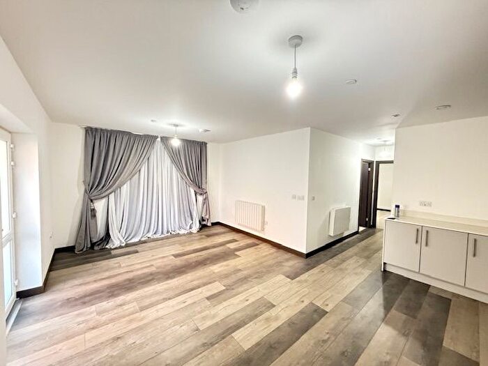 2 Bedroom Maisonette To Rent In Sydney Road, Watford, WD18