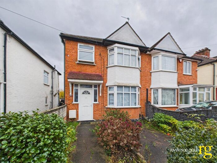 3 Bedroom Semi-Detached House For Sale In Deanscroft Avenue, London, NW9