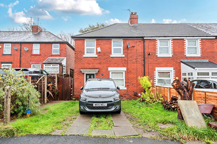 3 Bedroom Semi Detached House For Sale In Polefield Grange, Prestwich, Manchester, M25