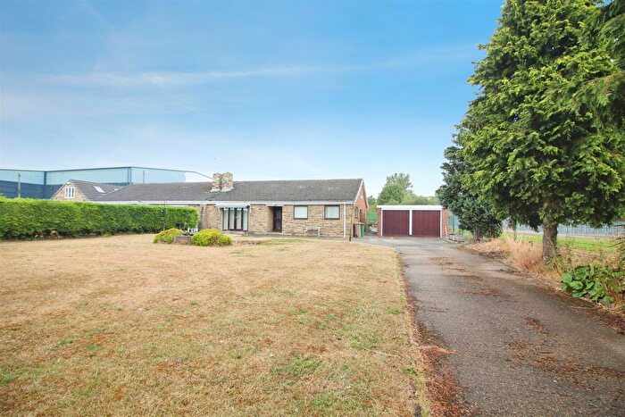 3 Bedroom Semi-detached Bungalow For Sale In Kirkhaw Lane, Knottingley, WF11