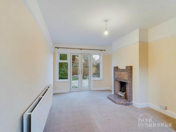 3 Bedroom Detached House To Rent In Pinewood Gardens, Southborough, Tunbridge Wells, TN4