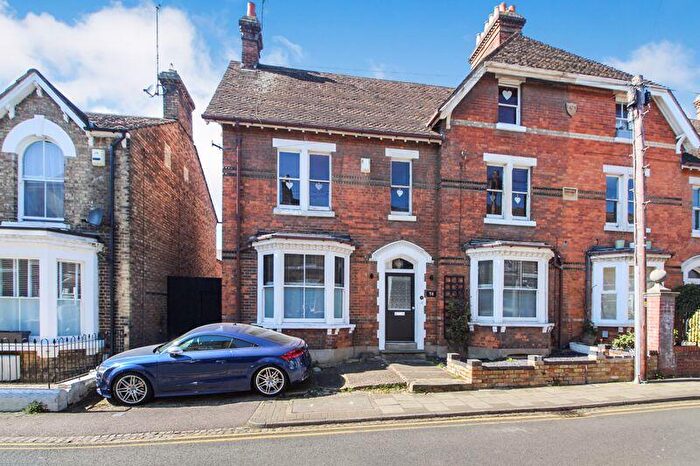 4 Bedroom Semi-Detached House For Sale In Adelaide Square, Bedford, MK40