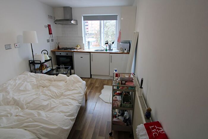 Studio To Rent In Walworth Road, London, SE17