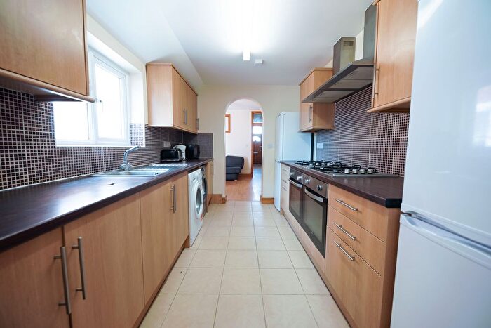 6 Bedroom Terraced House To Rent In De Beauvoir Road, Reading, RG1