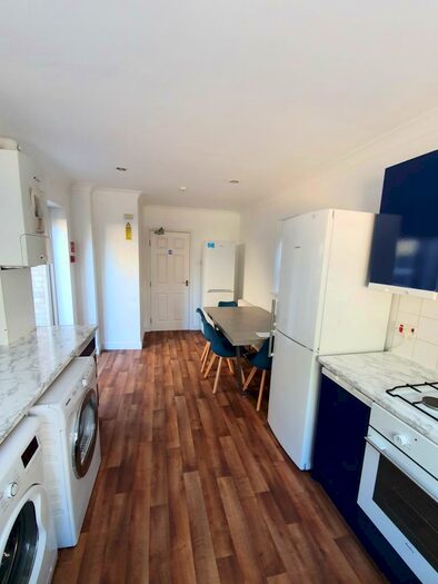1 Bedroom Detached House To Rent In Room, Hemingford Road, Cambridge, CB1