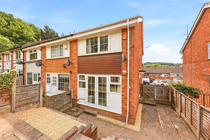 2 Bedroom End Of Terrace House For Sale In Cliffe Park Drive, Leeds, LS12