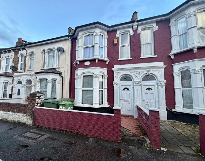 Studio To Rent In Sydney Road, Turnpike Lane London, N8