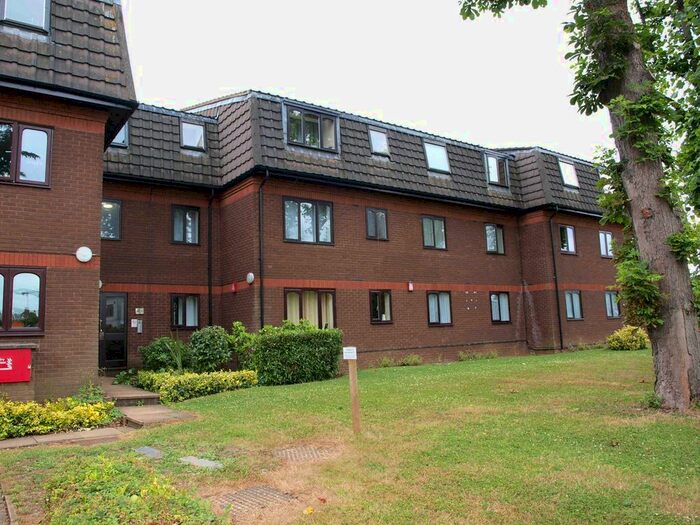 1 Bedroom Flat To Rent In Woodridge Close, Enfield, EN2