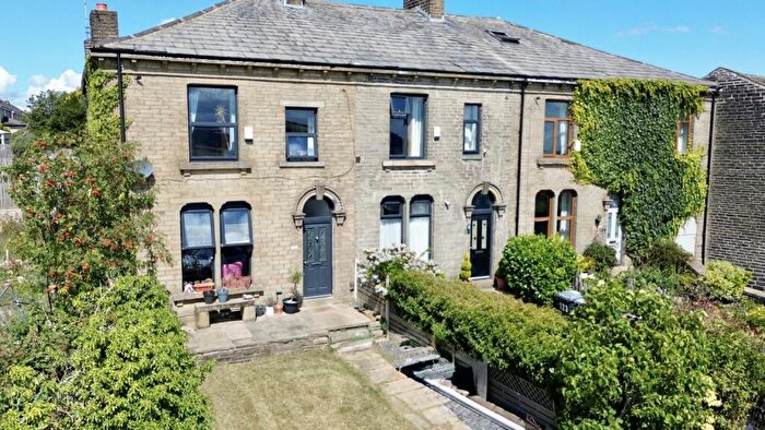 3 Bedroom Terraced House For Sale In Sapgate Lane, Thornton, BD13