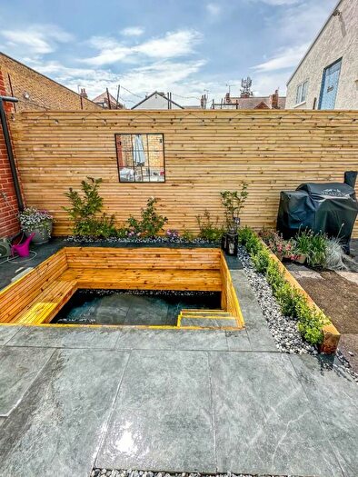 2 Bedroom Apartment For Sale In Southview Drive, Westcliff-On-Sea, SS0