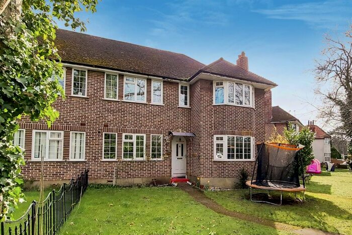 2 Bedroom Maisonette To Rent In Springfield Close, Harrow, Stanmore, HA7