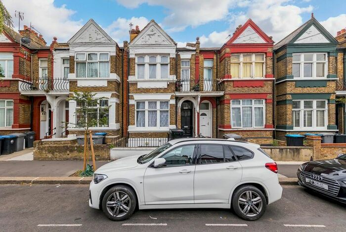 Studio To Rent In Clifford Gardens, London, NW10