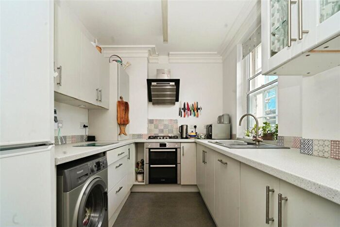 2 Bedroom Flat For Sale In Union Place, Lymington, Hampshire, SO41