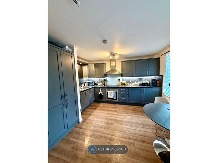 2 Bedroom Maisonette To Rent In Bowmans Mews, London, E1