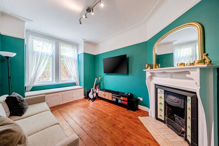 2 Bedroom Flat To Rent In Idlecombe Road, London, SW17