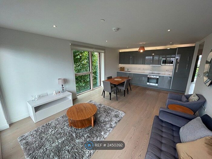 2 Bedroom Flat To Rent In Victory Place, London, SE17