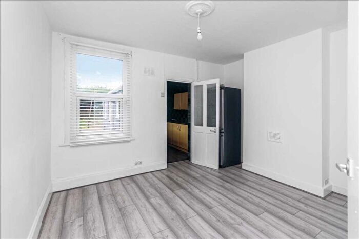 2 Bedroom Terraced House To Rent In Whitehorse Road, Croydon, CR0