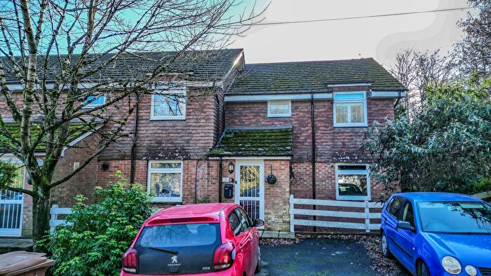 2 Bedroom Flat For Sale In Vale Road, Hawkhurst, Cranbrook, TN18