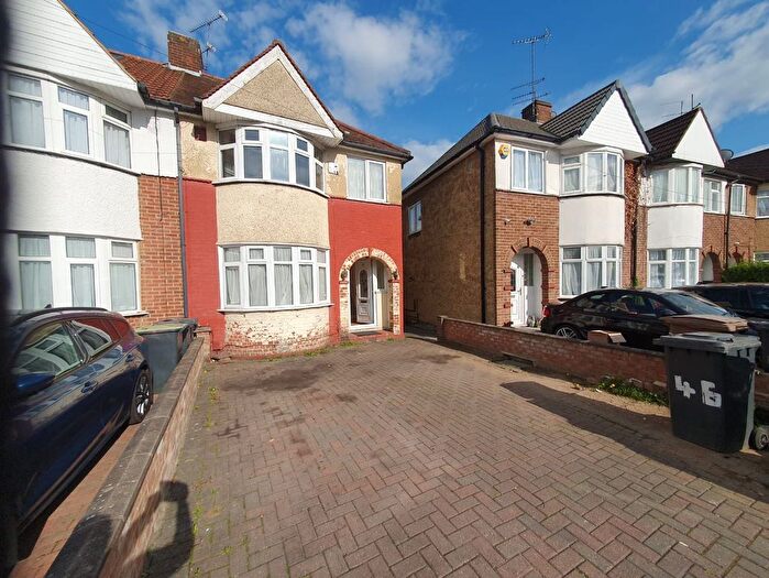 3 Bedroom Semi-Detached House To Rent In Willow Way, Luton, LU3