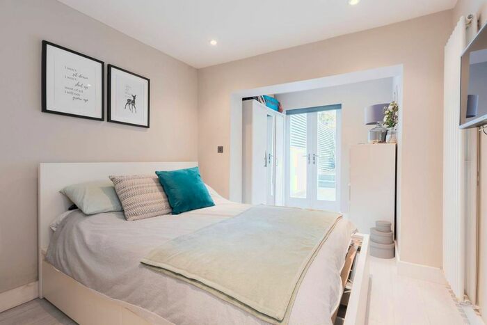 2 Bedroom Flat To Rent In Archway Road, Highgate, London, N6