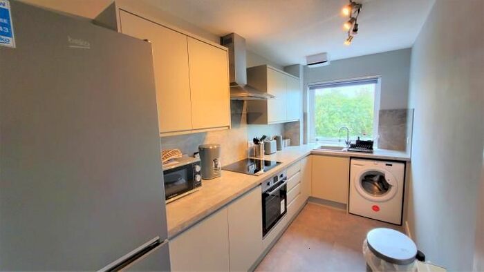 2 Bedroom Flat To Rent In Slateford Road, Slateford, Edinburgh, EH14