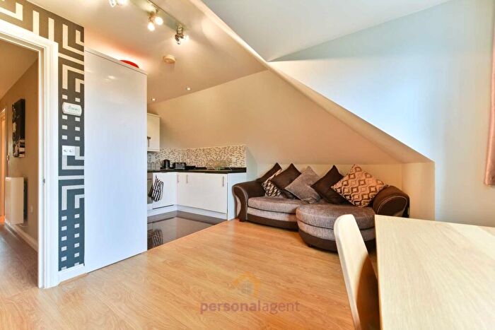 1 Bedroom Flat To Rent In Vernon Close, West Ewell, KT19