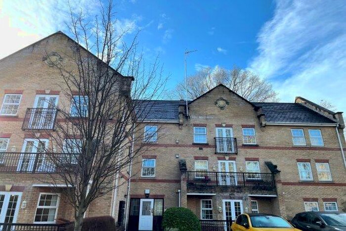 2 Bedroom Flat To Rent In Holly Royde Close, Manchester M20