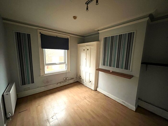 1 Bedroom Flat For Sale In Flat, , Biscot Road, Bedfordshire, LU3