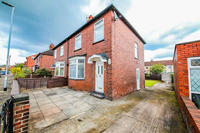 3 Bedroom Semi-Detached House To Rent In Grovehall Avenue, Leeds, LS11