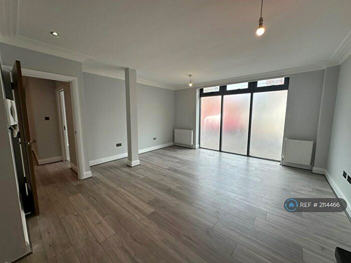 2 Bedroom Flat To Rent In Lewisham Road, London, SE13