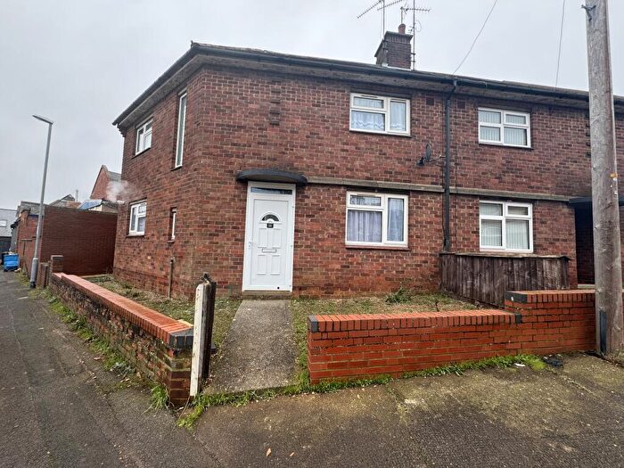 4 Bedroom Semi-Detached House To Rent In Grafton Street, Kettering, NN16